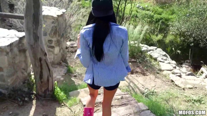 Jaclyn Taylor makes a boyfriend wild with desire