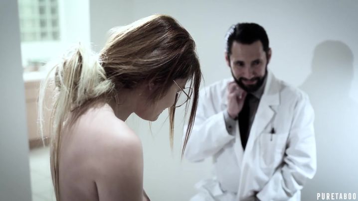 Cock loves to penetrate lovely Adria Rae's quim